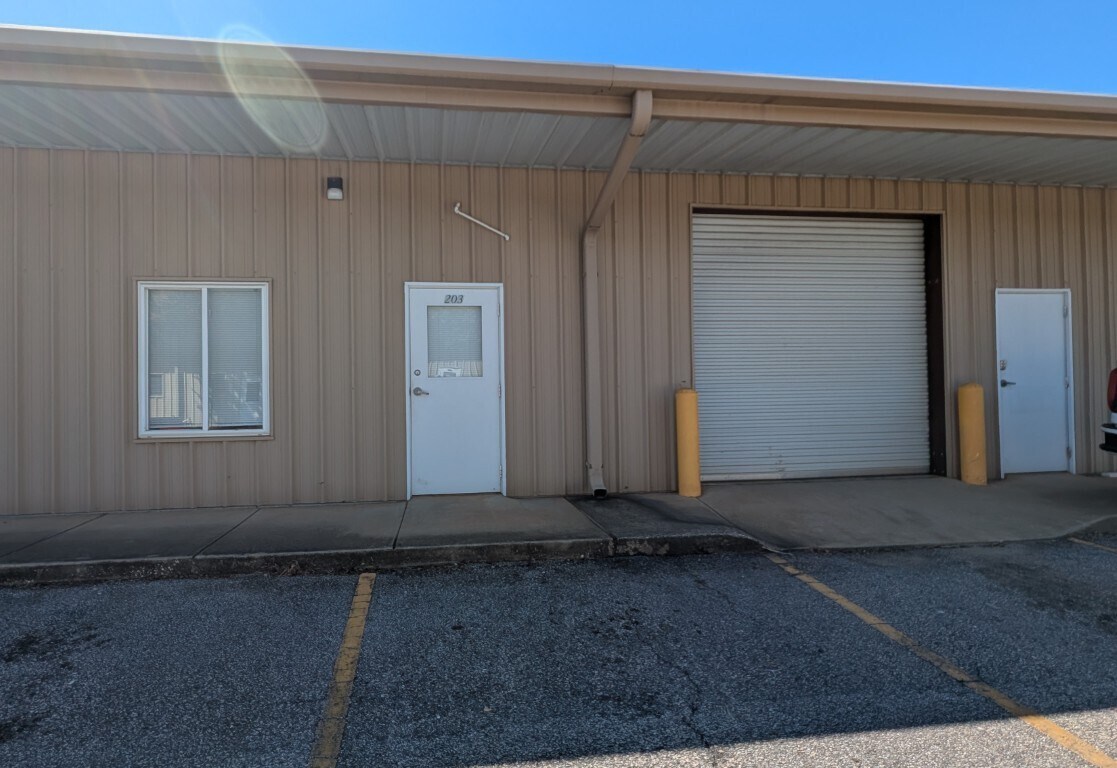 1975 Mall Blvd, Auburn, AL for lease Building Photo- Image 1 of 9