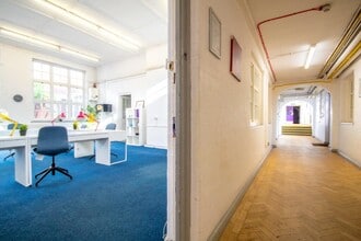 Alexander Rd, St Albans for lease Interior Photo- Image 1 of 3