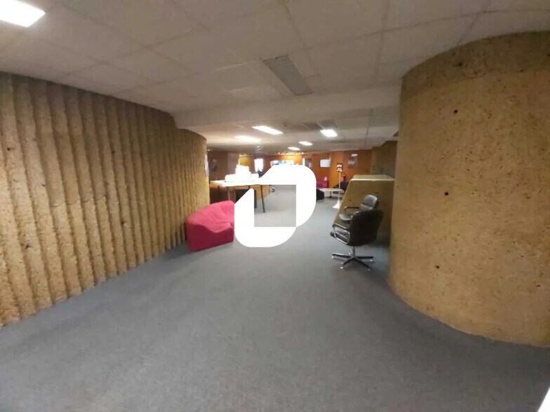 Retail in Bordeaux for lease - Interior Photo - Image 2 of 9