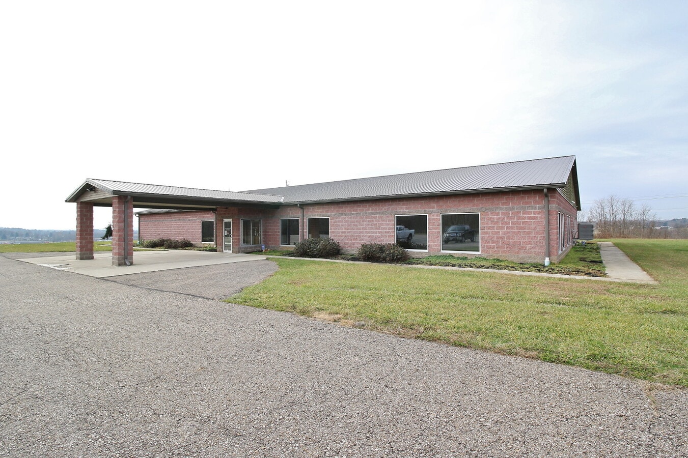 5010 Northpointe Dr, Zanesville, OH 43701