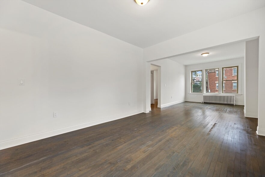 2905 N Bartlett Ave, Milwaukee, WI for sale - Building Photo - Image 2 of 16