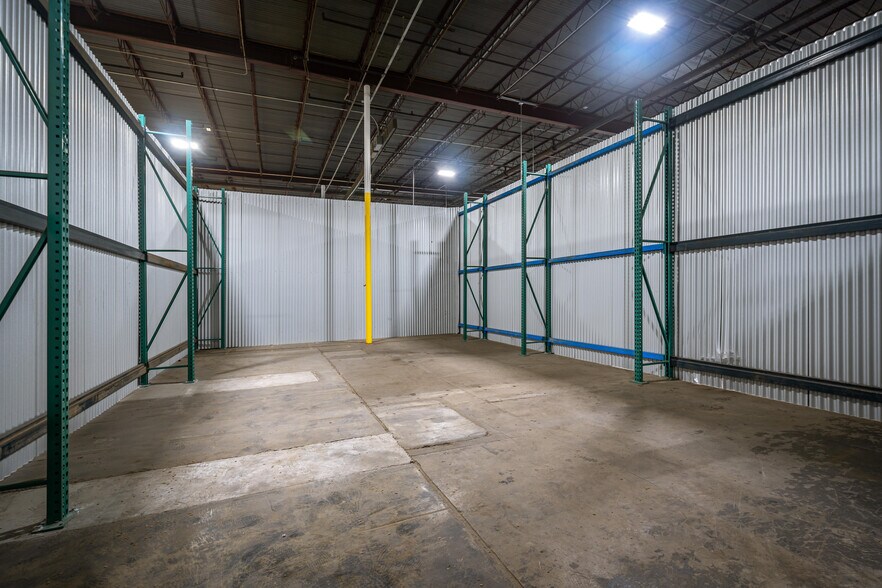 ReadySpaces Houston The Heights - Warehouse