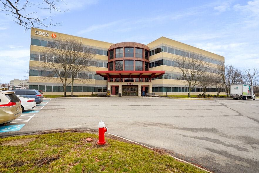 5965 E Broad St, Columbus, OH for lease - Building Photo - Image 1 of 4
