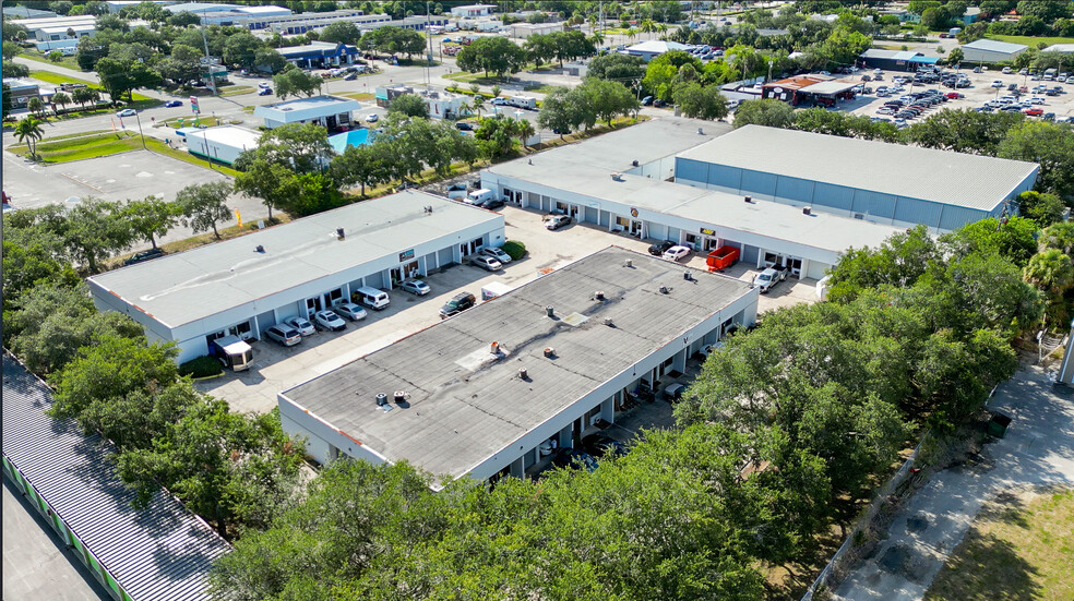 2885 Electronics Dr, Melbourne, FL for lease - Building Photo - Image 1 of 6