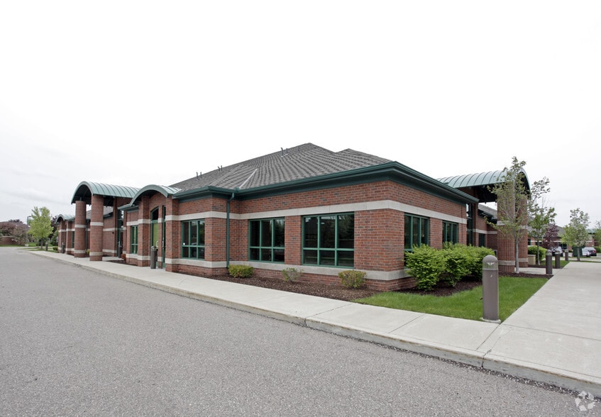 48581-48625 Hayes Rd, Shelby Township, MI for lease - Building Photo - Image 3 of 6