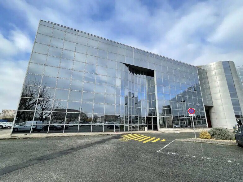 Office in Bègles for sale - Building Photo - Image 1 of 9