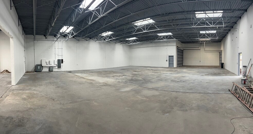 4504 E Hillsborough Ave, Tampa, FL for lease - Building Photo - Image 3 of 10