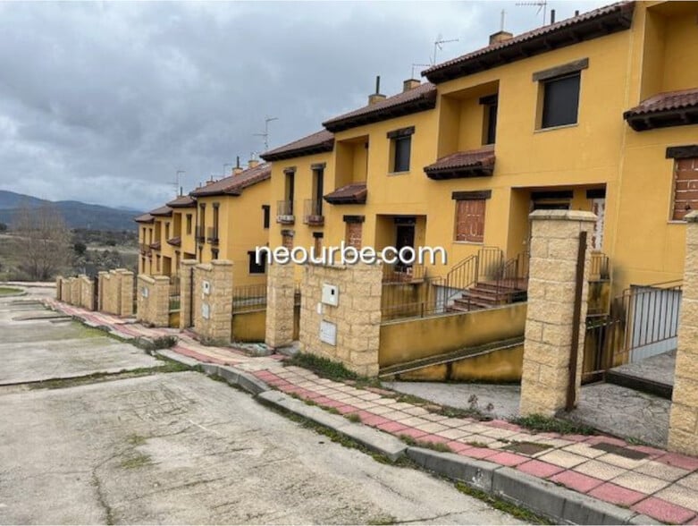 Multifamily in El Tiemblo, Ávila for sale - Building Photo - Image 2 of 3