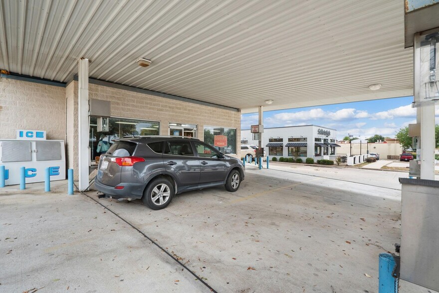 1827 S Main St, Weatherford, TX for sale - Building Photo - Image 3 of 18