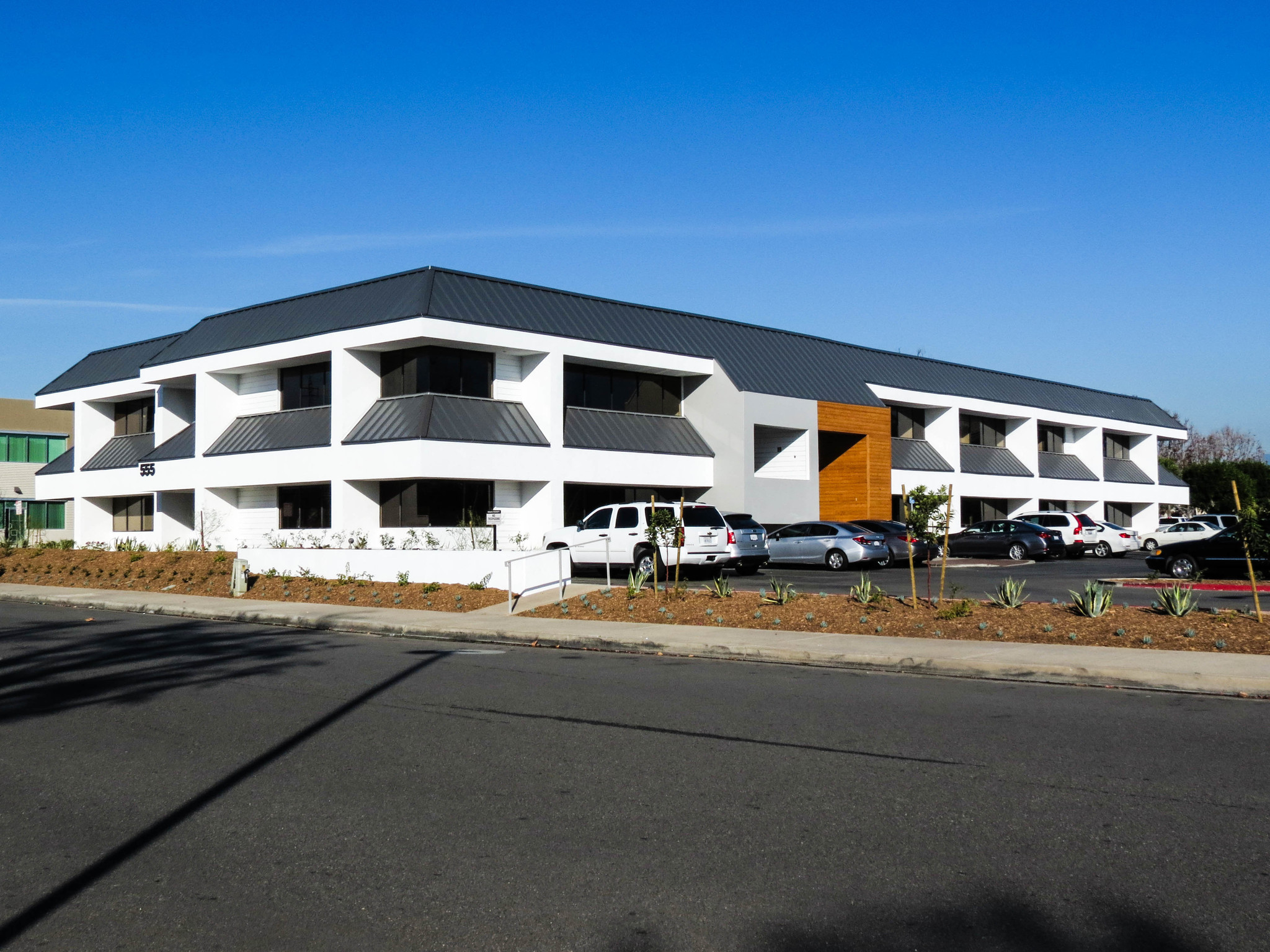 555 N Park Center Dr, Santa Ana, CA for lease Building Photo- Image 1 of 13