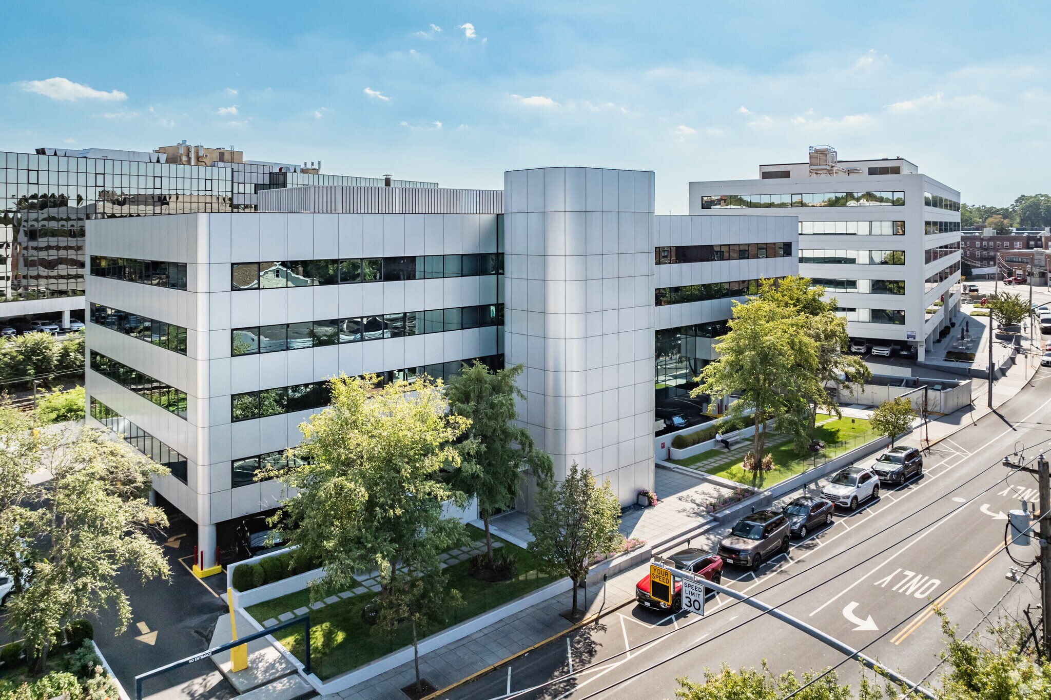 40 Cutter Mill Rd, Great Neck, NY for sale Primary Photo- Image 1 of 1