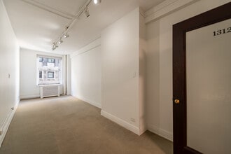 8 S Michigan Ave, Chicago, IL for lease Interior Photo- Image 1 of 3