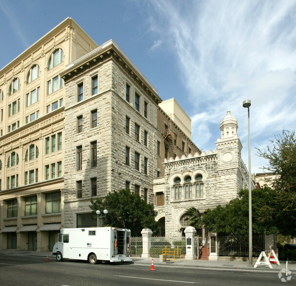 235 E Commerce St, San Antonio, TX for sale - Building Photo - Image 2 of 6
