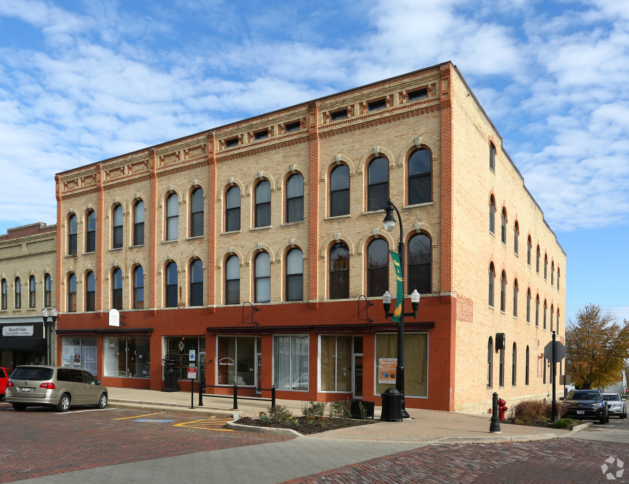 100-108 N Benton St, Woodstock, IL for sale Primary Photo- Image 1 of 1