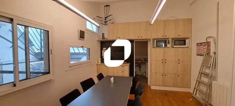 Flex in Pantin for lease - Interior Photo - Image 2 of 6