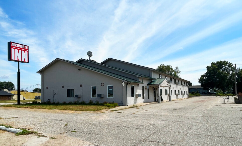 1025 E 4th St, Ainsworth, NE for sale - Building Photo - Image 2 of 17