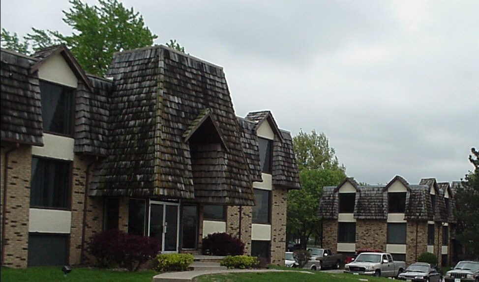 8565 Harbach Blvd, Clive, IA for sale - Primary Photo - Image 1 of 1