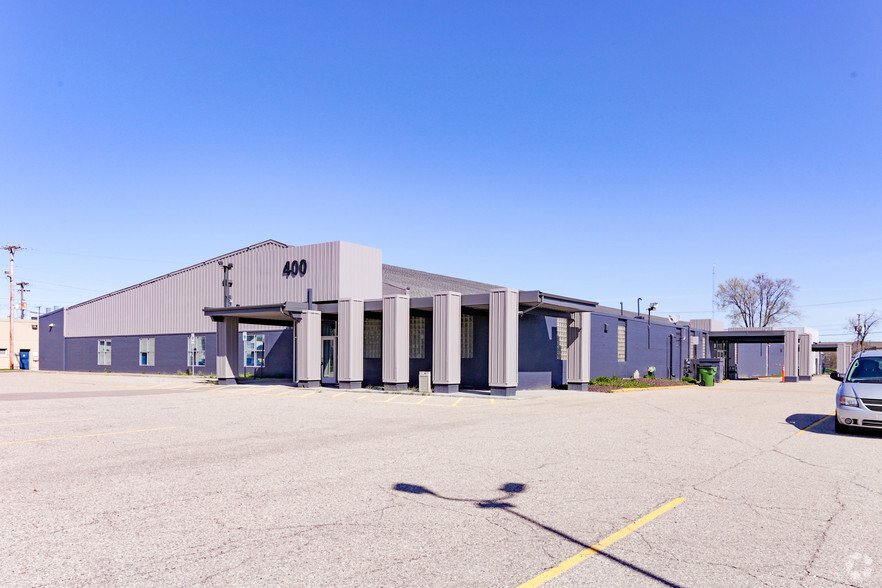 400 W Maple Rd, Troy, MI for sale - Primary Photo - Image 1 of 4