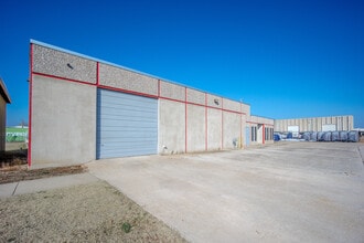 3152 Broce Dr, Norman, OK for lease Interior Photo- Image 2 of 32