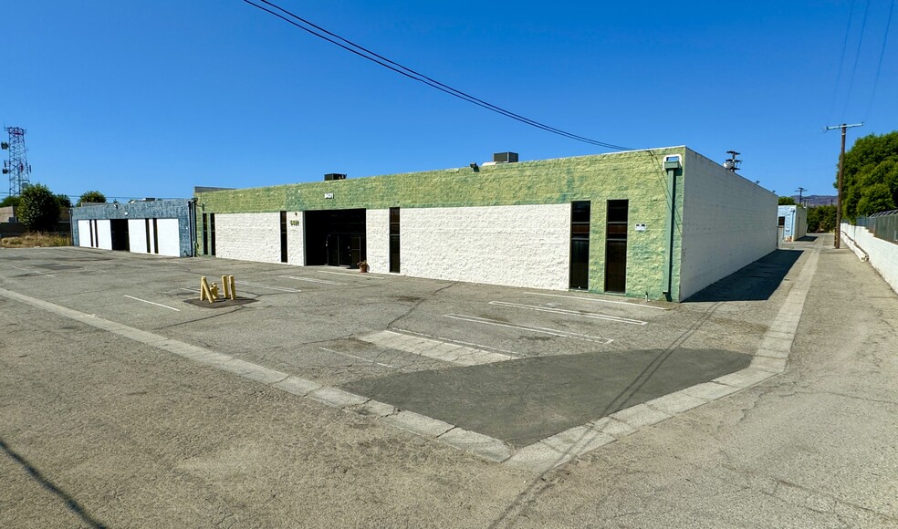 8411-8421 Canoga Ave, Canoga Park, CA for lease - Building Photo - Image 1 of 38