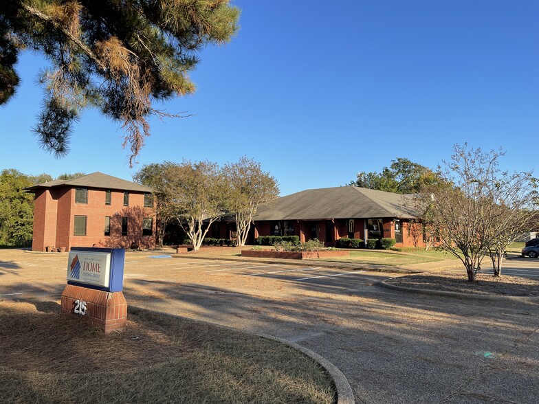 215 Katherine Dr, Flowood, MS for sale - Building Photo - Image 1 of 1