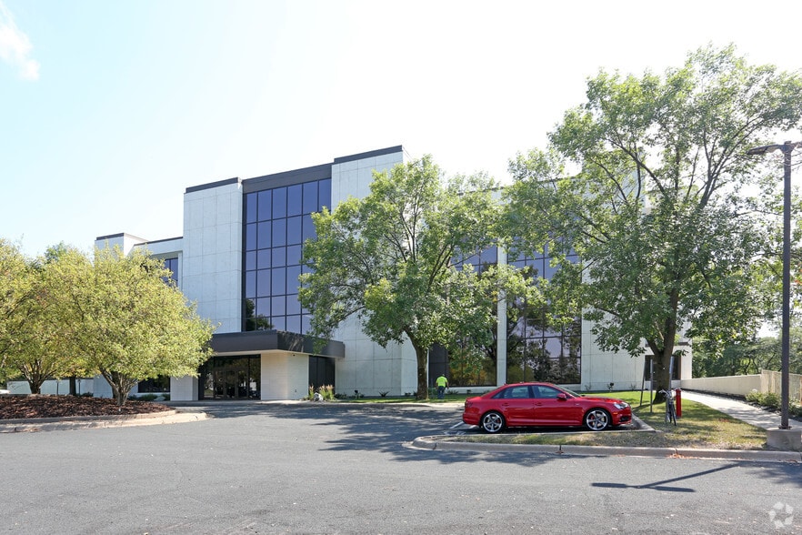 9855 W 78th St, Eden Prairie, MN for lease - Building Photo - Image 1 of 10