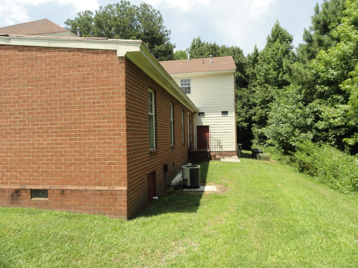 3277 S Crater Rd, Petersburg, VA 23805