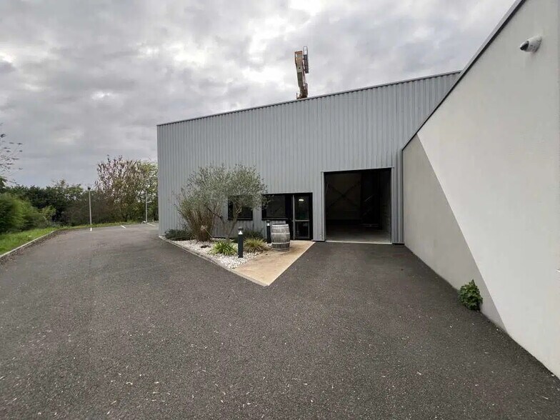 Office in Tresses for lease - Building Photo - Image 2 of 12