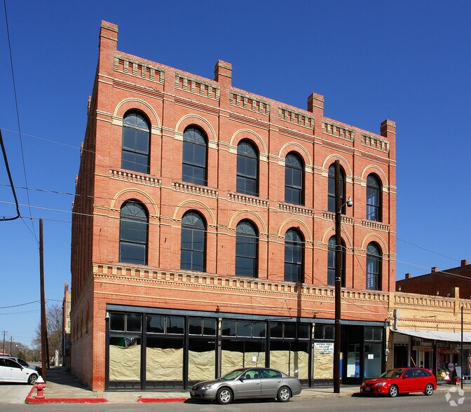 119 W San Antonio St, Lockhart, TX for lease - Building Photo - Image 3 of 49