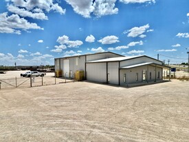 IH-20 Shop/Office with 2 Ac, Jib Crane - Warehouse