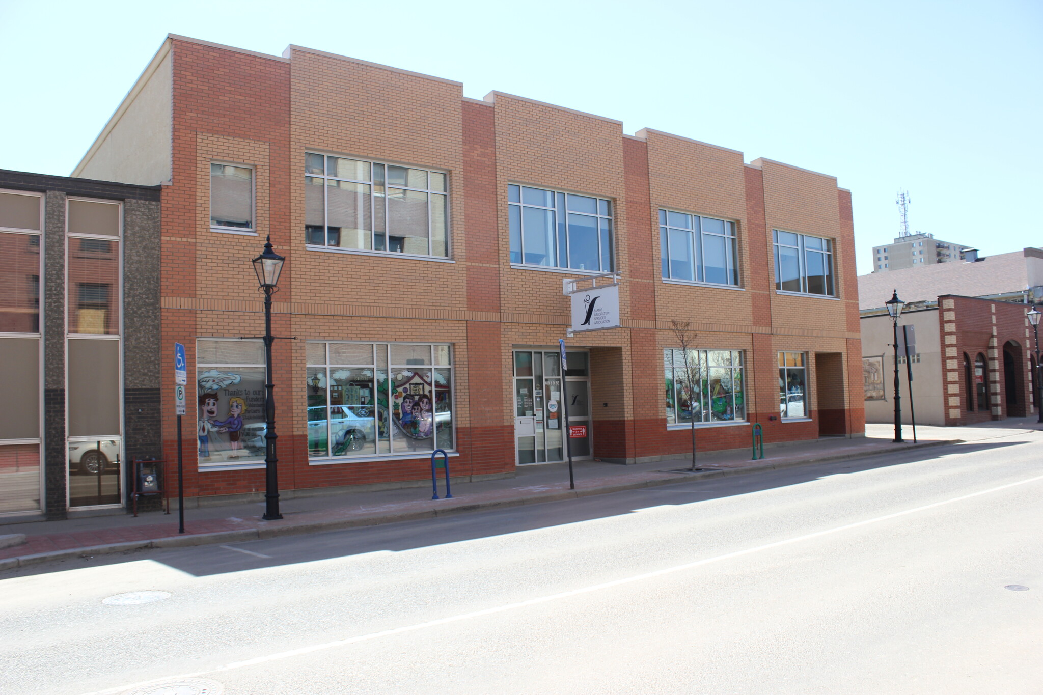 659 3 St SE, Medicine Hat, AB for sale Primary Photo- Image 1 of 41