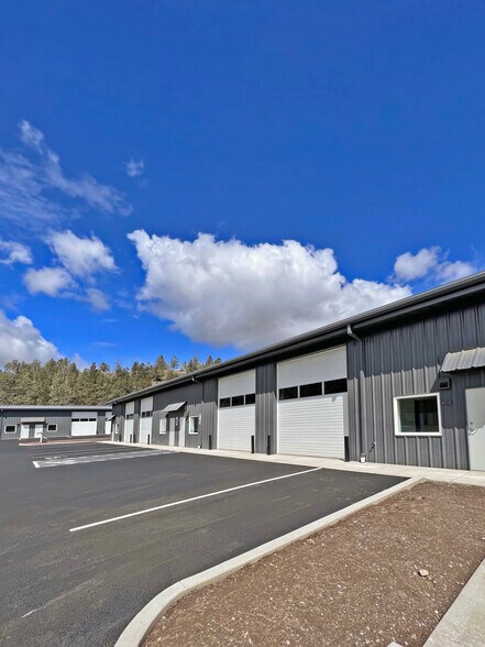 64415 Strickler Ave, Bend, OR for lease - Building Photo - Image 2 of 7