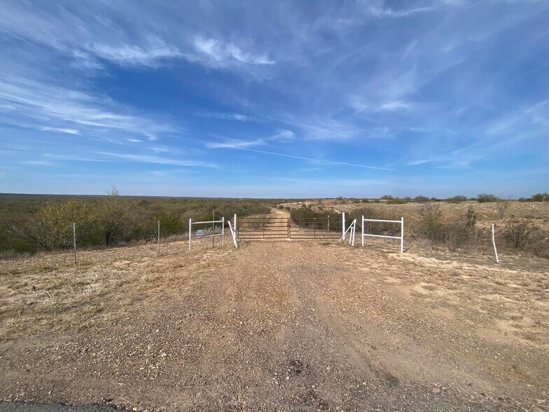 1044 Rancho Penitas Rd, Laredo, TX for sale - Primary Photo - Image 1 of 1
