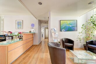 Office in Paris for lease Interior Photo- Image 2 of 15