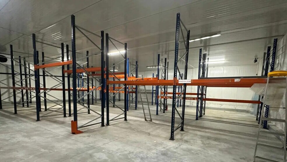 Flex in Montreuil for sale - Building Photo - Image 3 of 7