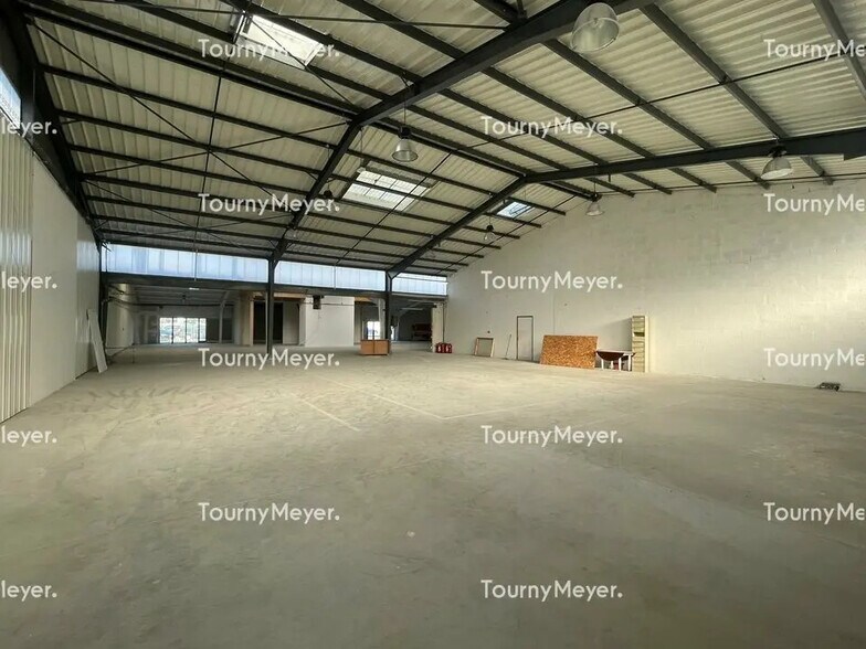 Flex in Caudan for lease - Interior Photo - Image 3 of 4