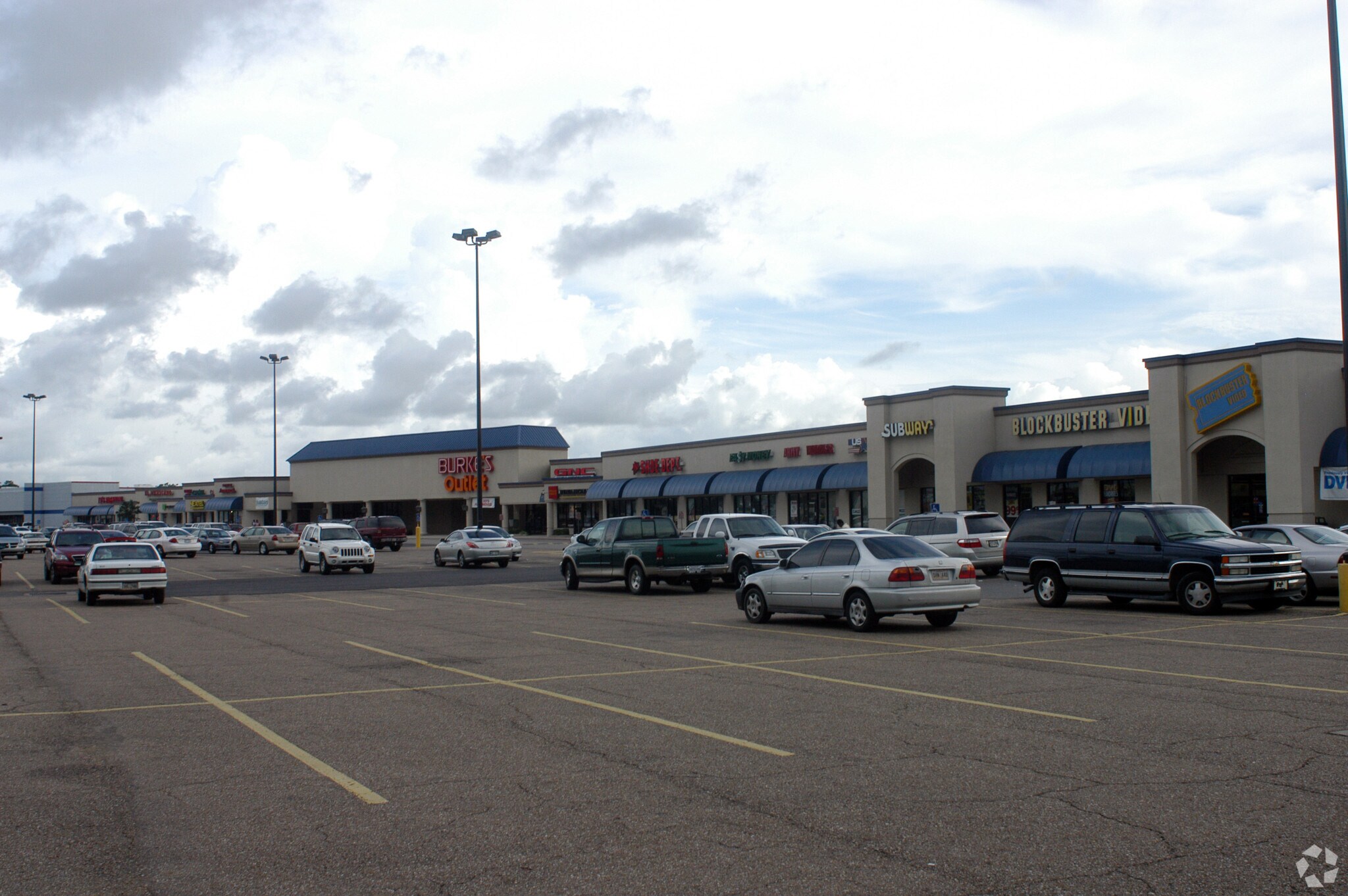 1102 E Admiral Doyle Dr, New Iberia, LA 70560 - Lagniappe Village