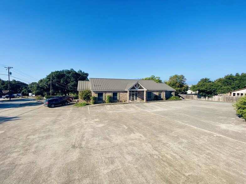 901 Loop 337, New Braunfels, TX for lease - Building Photo - Image 3 of 16