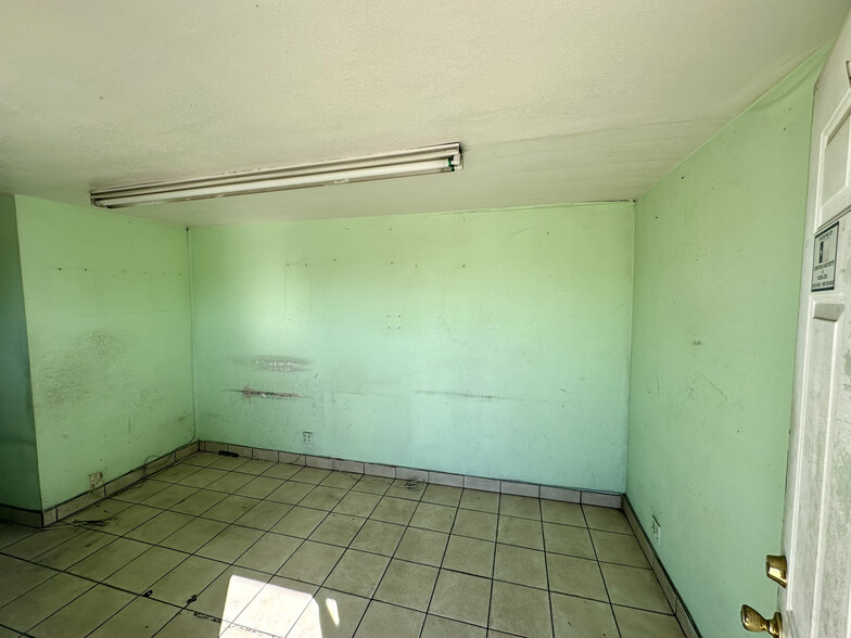 514 Glenoaks Blvd, San Fernando, CA for lease - Building Photo - Image 3 of 12