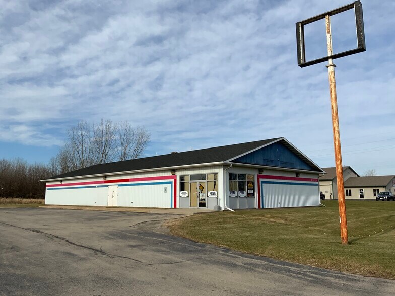 2875 Jackson St, Oshkosh, WI for sale - Primary Photo - Image 1 of 1