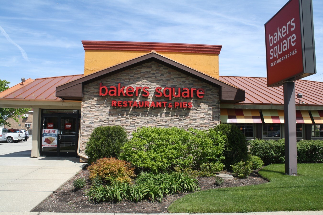 8584 W Dempster St, Niles, IL 60714