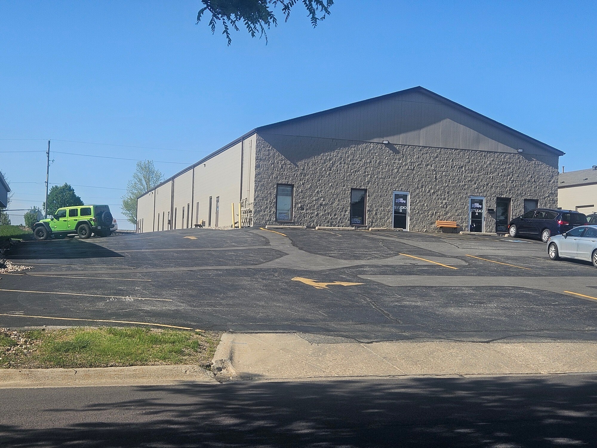1236-1248 Royal Dr, Papillion, NE for lease Interior Photo- Image 1 of 4