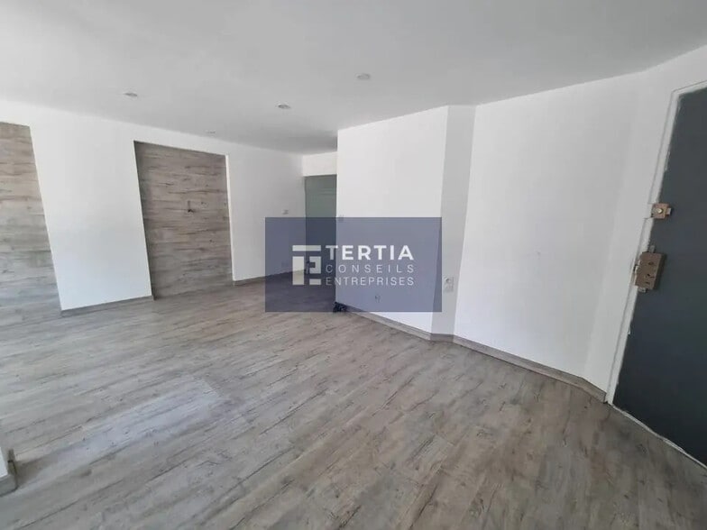 Office in Montpellier for lease - Building Photo - Image 3 of 8