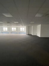 22 Rue Du 35Eme Regiment D'Aviation, Bron for lease Building Photo- Image 2 of 3