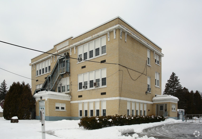 14 School St, Broadalbin, NY 12025