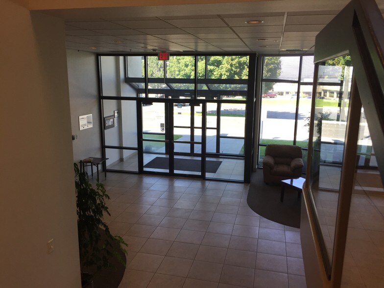 1009 N Center Pky, Kennewick, WA 99336 Office for Lease