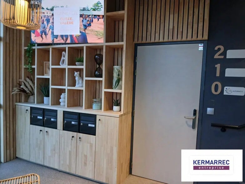 Office in Carquefou for lease - Building Photo - Image 2 of 9