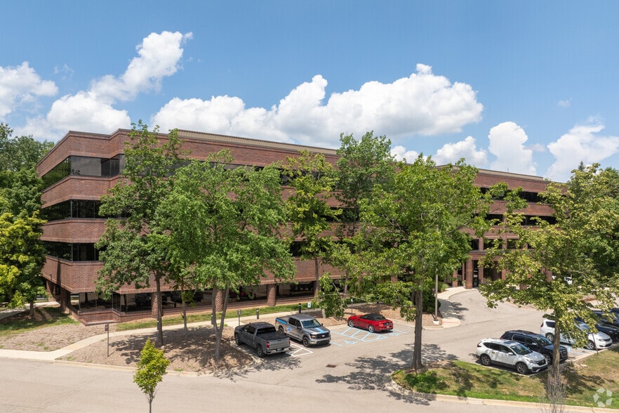 5445 Corporate Dr, Troy, MI for sale - Primary Photo - Image 1 of 10