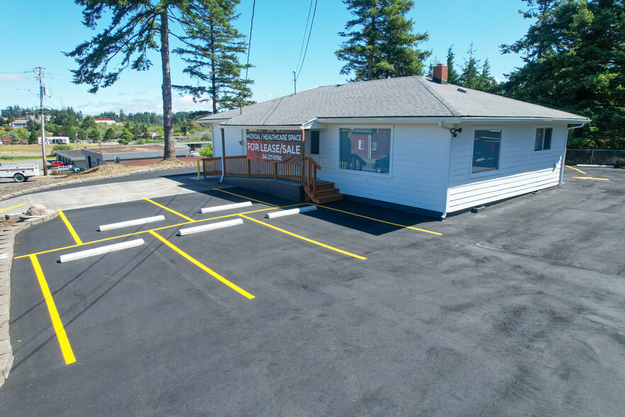 2590 Woodland Dr, Coos Bay, OR for sale - Building Photo - Image 1 of 26