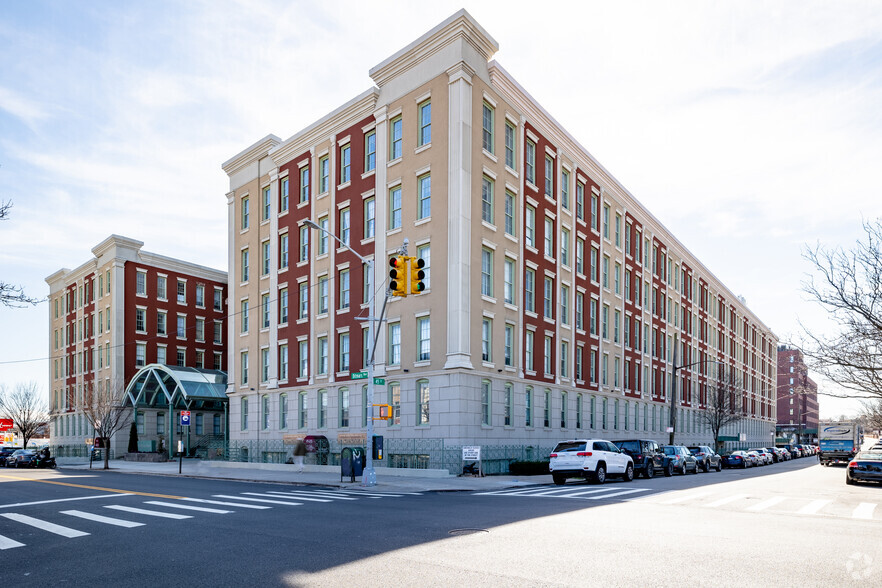 4502 Ditmars Blvd, Astoria, NY for lease - Primary Photo - Image 1 of 12